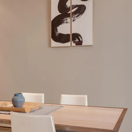 L'elegance A , Central, 1 Min De La *