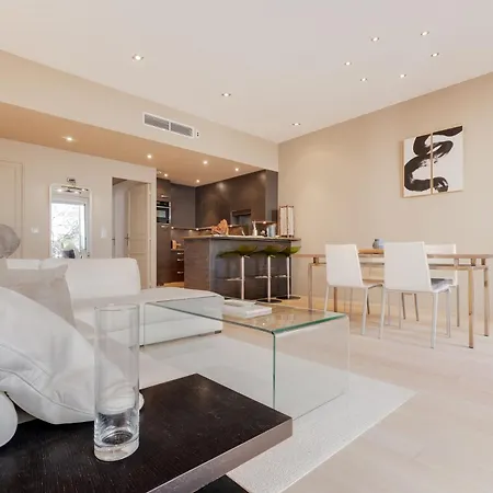 L'elegance A , Central, 1 Min De La * Antibes