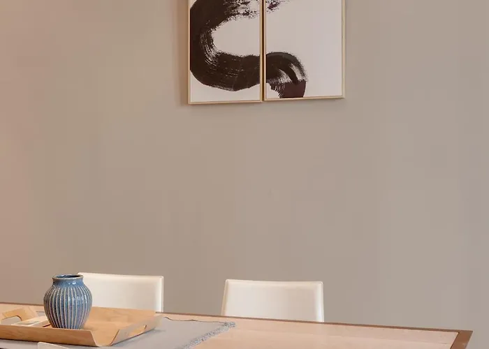 L'elegance A , Central, 1 Min De La *