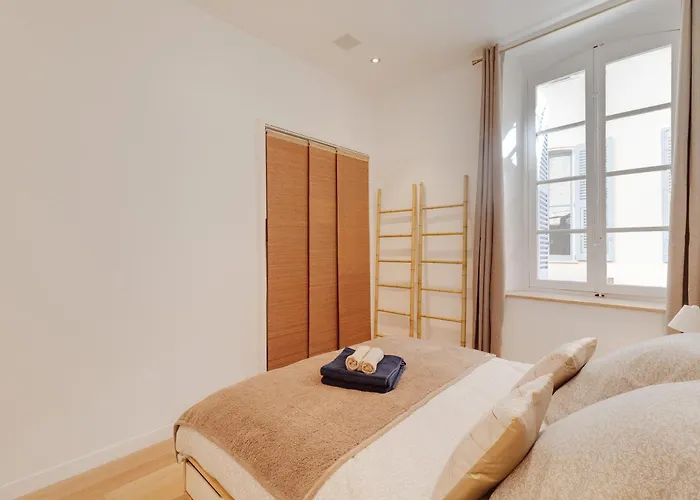 L'elegance A , Central, 1 Min De La *