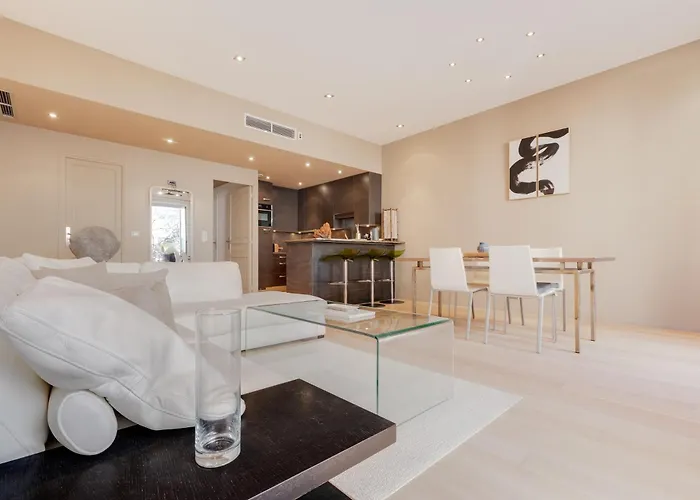 L'elegance A , Central, 1 Min De La * アンティーブ